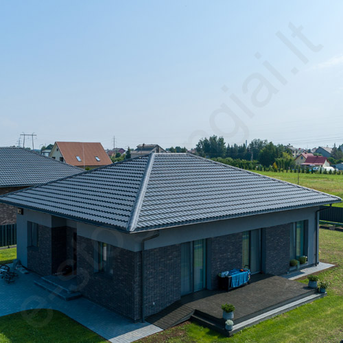 Modulinė čerpė Hanbud Moderno 0,47 mm, 720x1210 mm (0,805 m²) Blizgi Vyno (RAL 3005), vnt